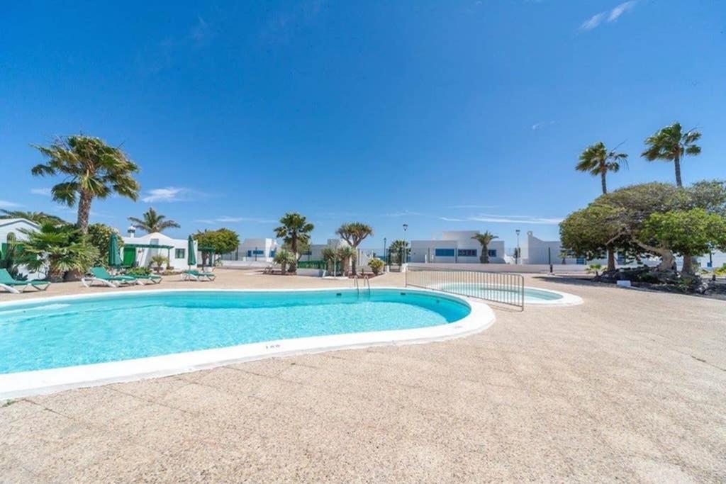 Bandama 14! 2 Bedroom Newly Renovated Bungalow, Los Pocillos, Puerto Del Carmen. Puerto del Carmen  Bagian luar foto